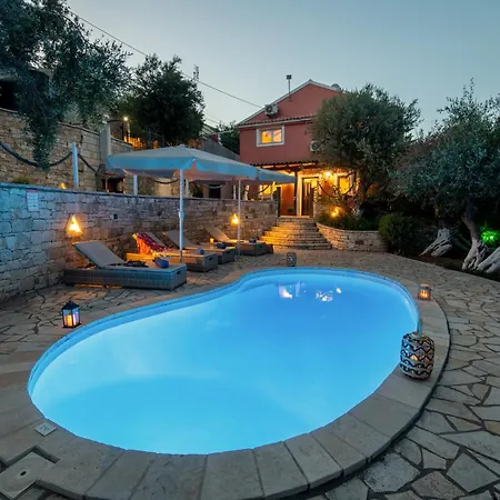 Frajeska With Private Pool By Konnect Feriehus Georgoutsatika